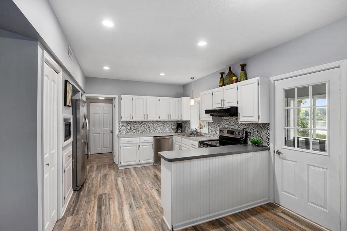 Lakeside Getaway With Dock, Firepit, Grill Newaygo Luaran gambar