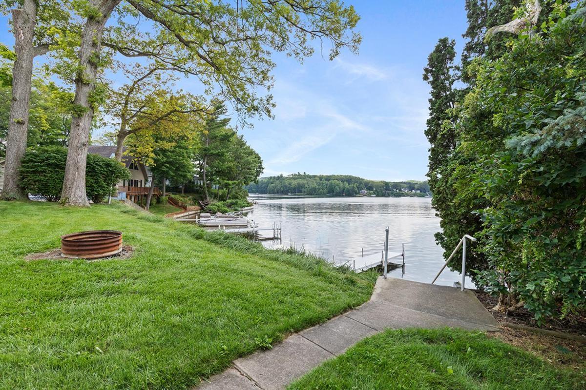 Lakeside Getaway With Dock, Firepit, Grill Newaygo Luaran gambar