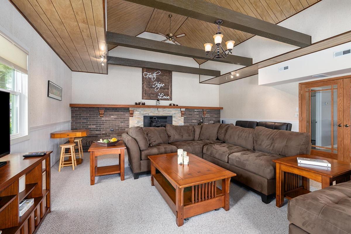 Lakeside Getaway With Dock, Firepit, Grill Newaygo Luaran gambar