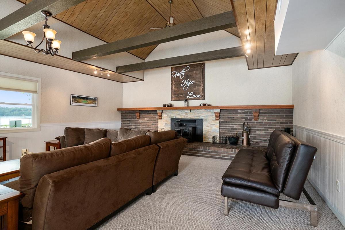 Lakeside Getaway With Dock, Firepit, Grill Newaygo Luaran gambar