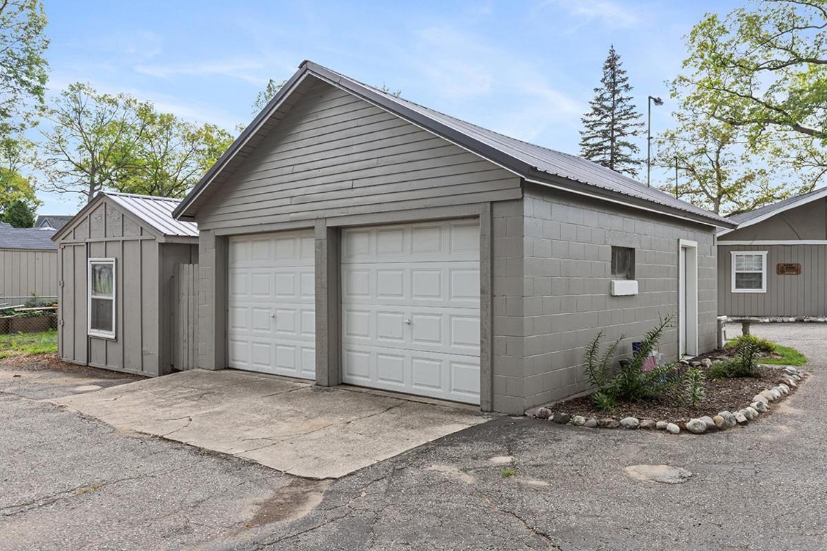Lakeside Getaway With Dock, Firepit, Grill Newaygo Luaran gambar